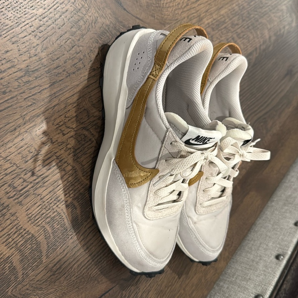 Nike waffle size 8